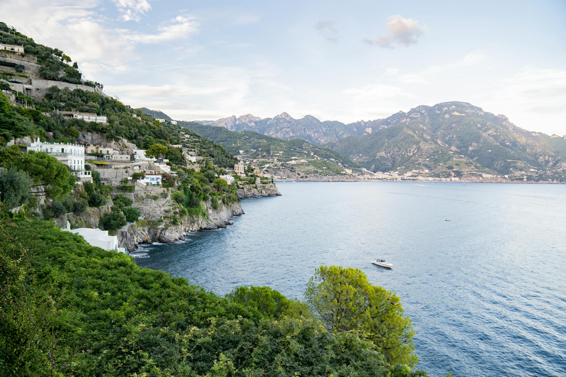 Terraza del Infinito en los jardines de Villa Cimbrone con vistas al mar en Ravello