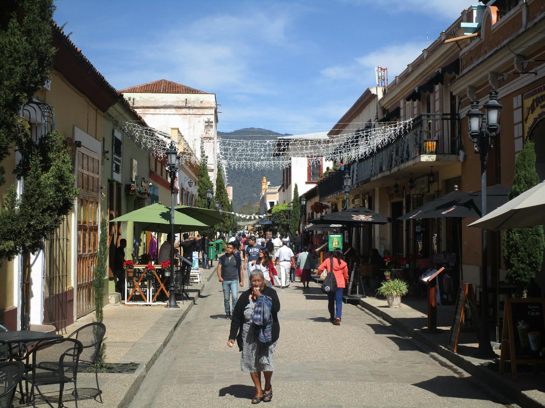 Calles empedradas y casas de colores del centro histórico de San Cristóbal de las Casas, Chiapas