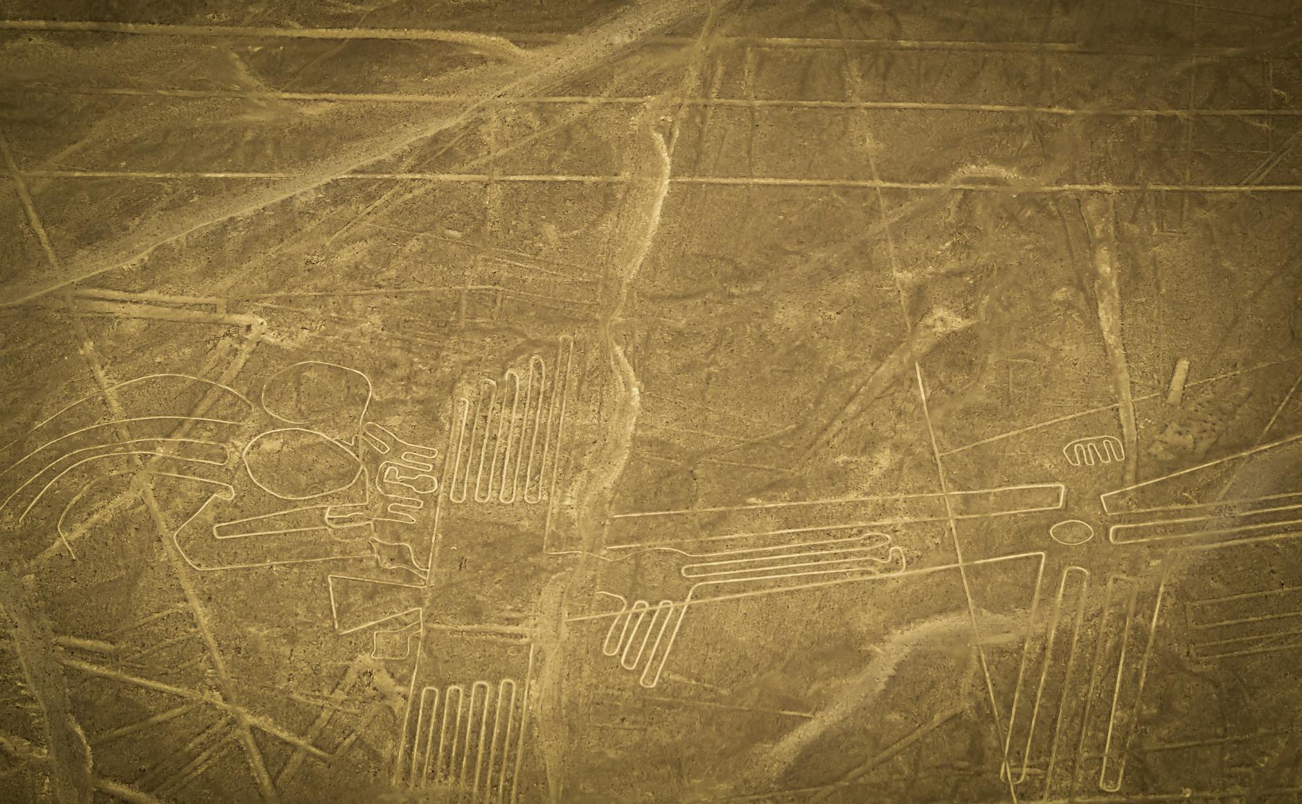 Vista del desierto de la pampa de Nazca durante un vuelo en avioneta