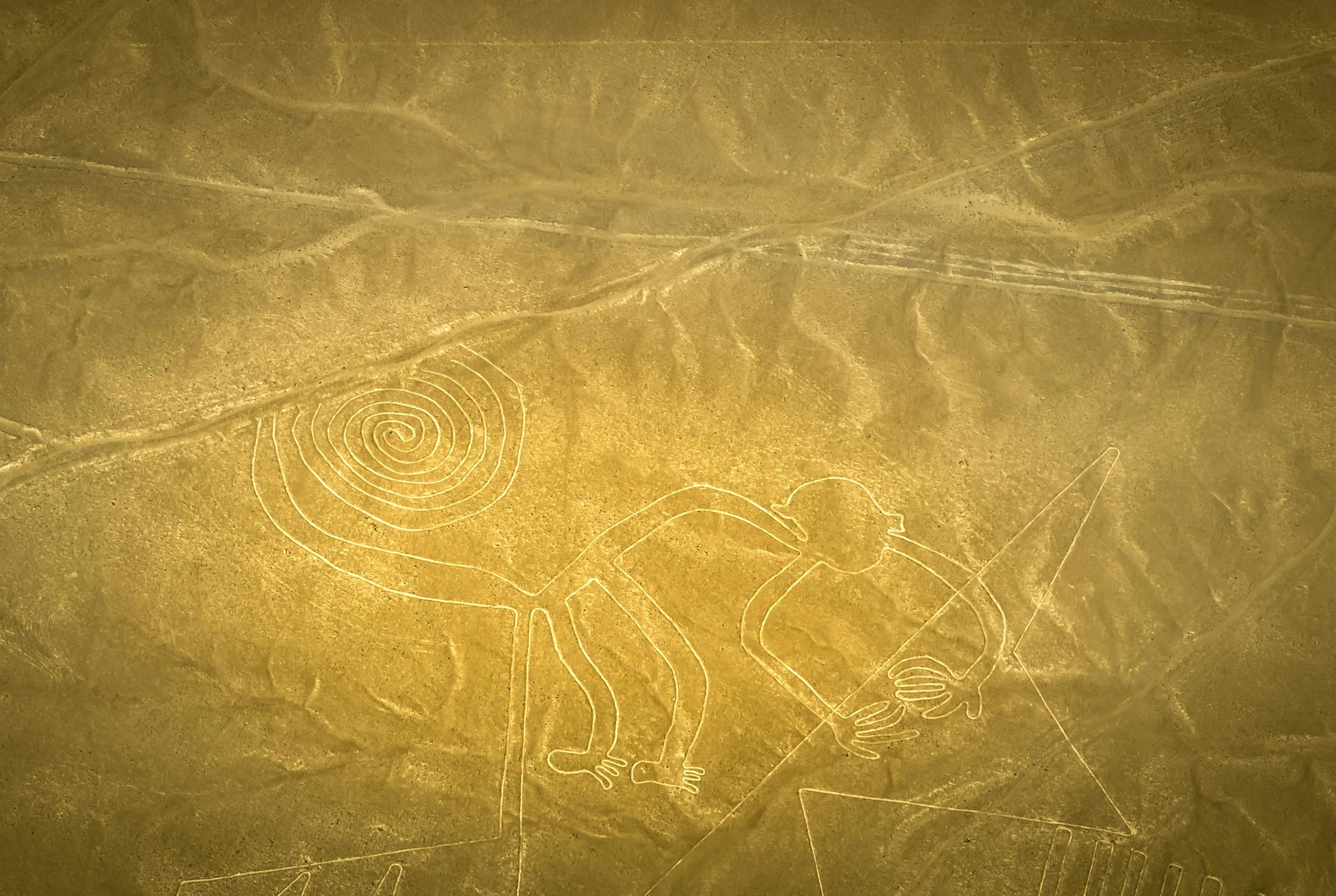 Mirador metálico junto a la Panamericana para ver las Líneas de Nazca desde tierra