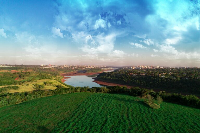 Aguas transparentes del río en Bonito, Mato Grosso do Sul, Brasil