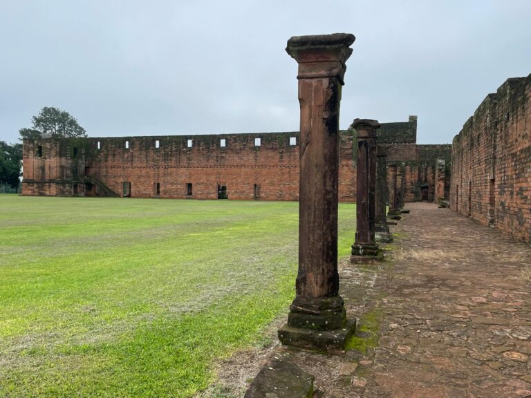 Calles del casco histórico de Asunción con edificios coloniales