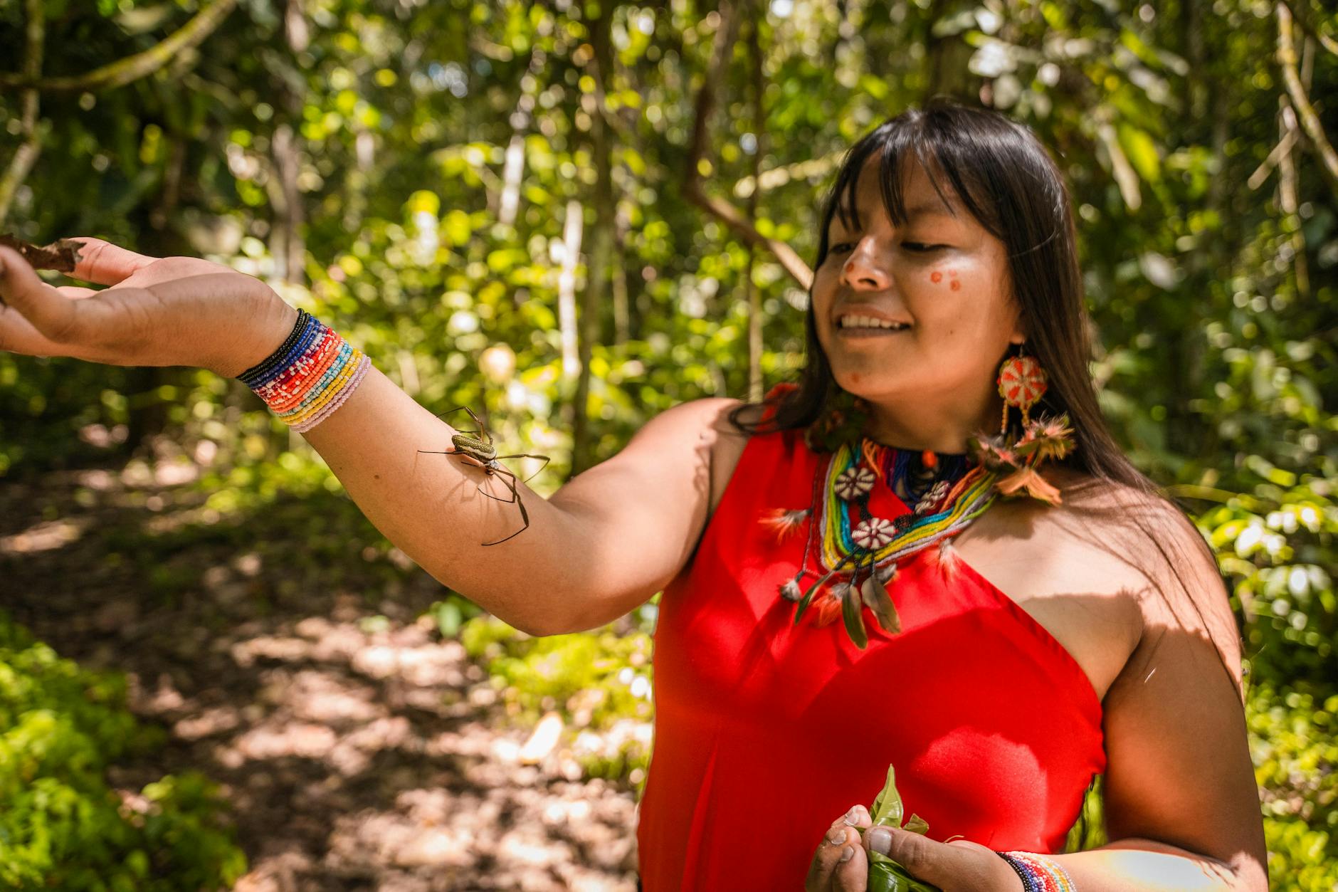 Niños de una comunidad indígena amazónica cerca de Iquitos, Perú