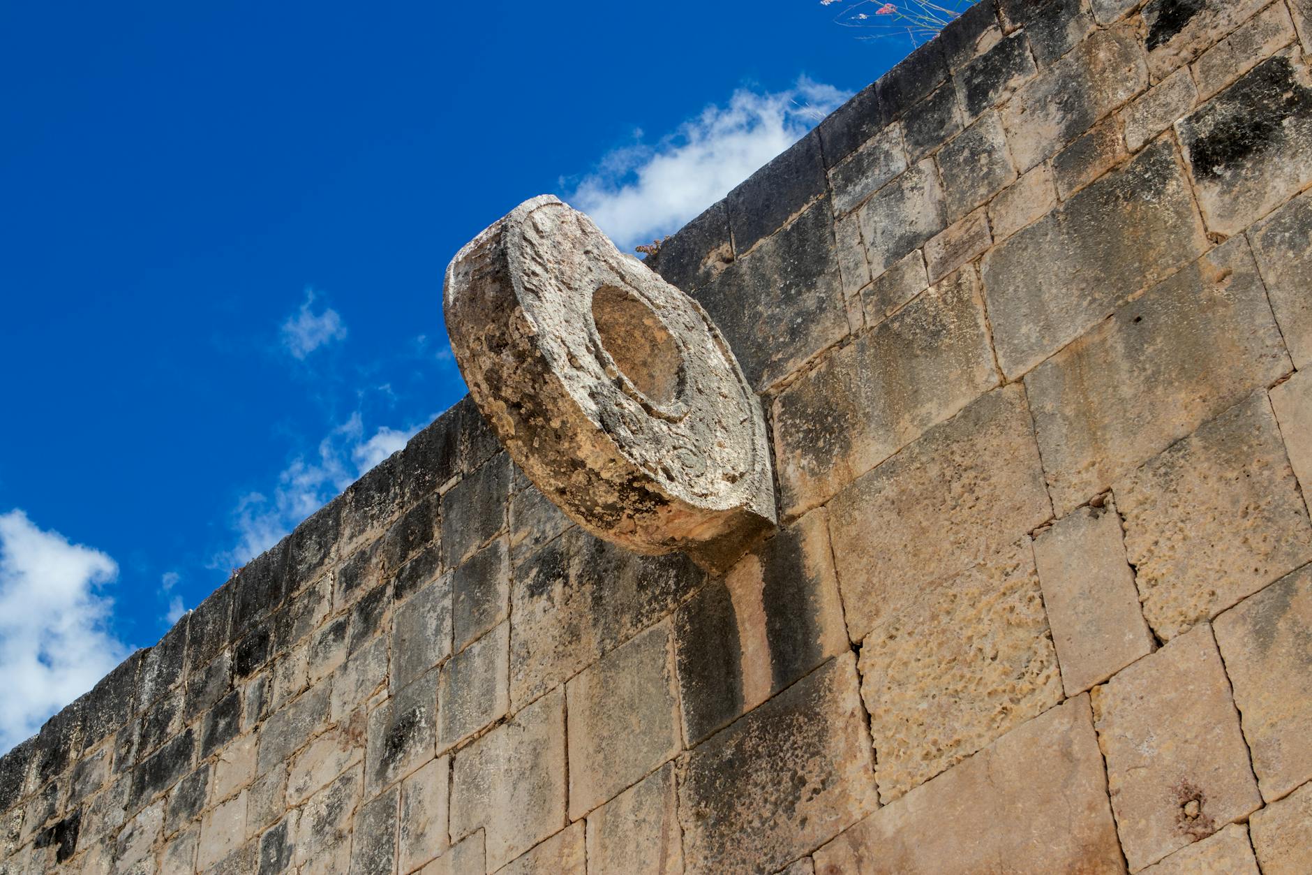 Detalle de las máscaras del dios Chaac en el Palacio Codz Poop de Kabah