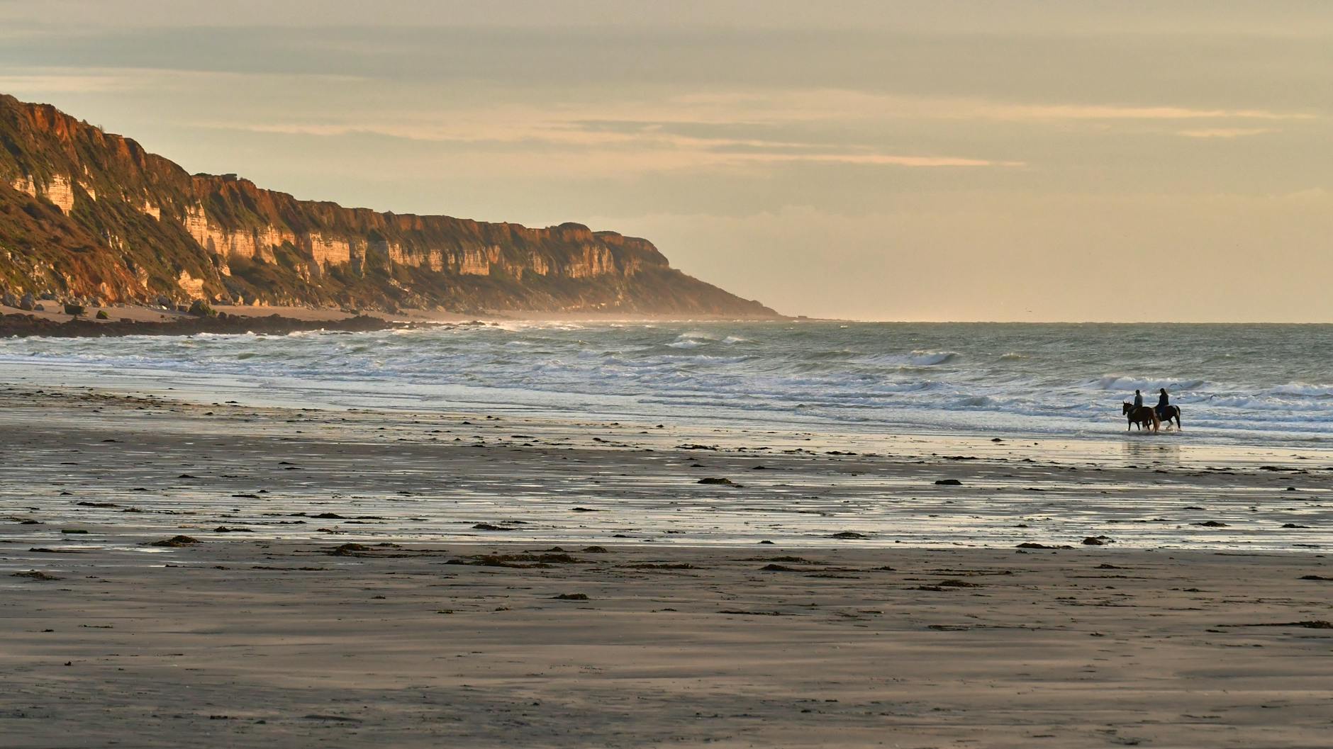 Vista de la playa de Omaha Beach en Normandía, Francia