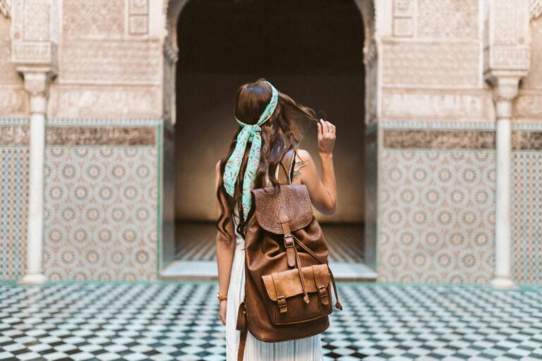 Sara viajando sola con mochila por Europa
