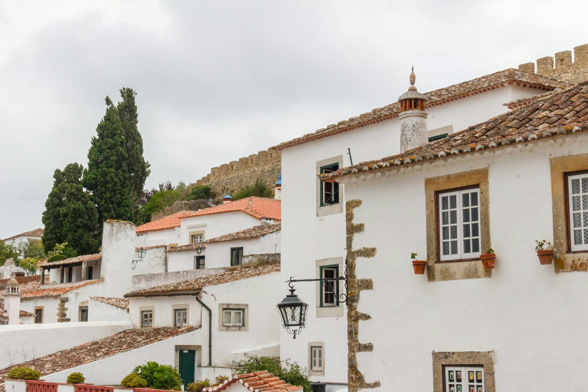 Vista panorámica de las murallas medievales de Óbidos, Portugal