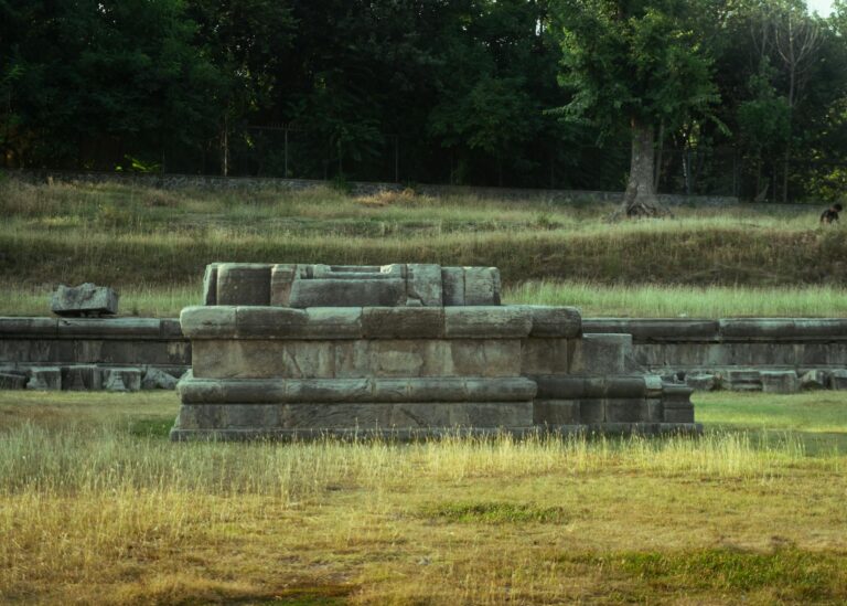 Estela maya tallada en piedra en el sitio arqueológico de Copán, Honduras