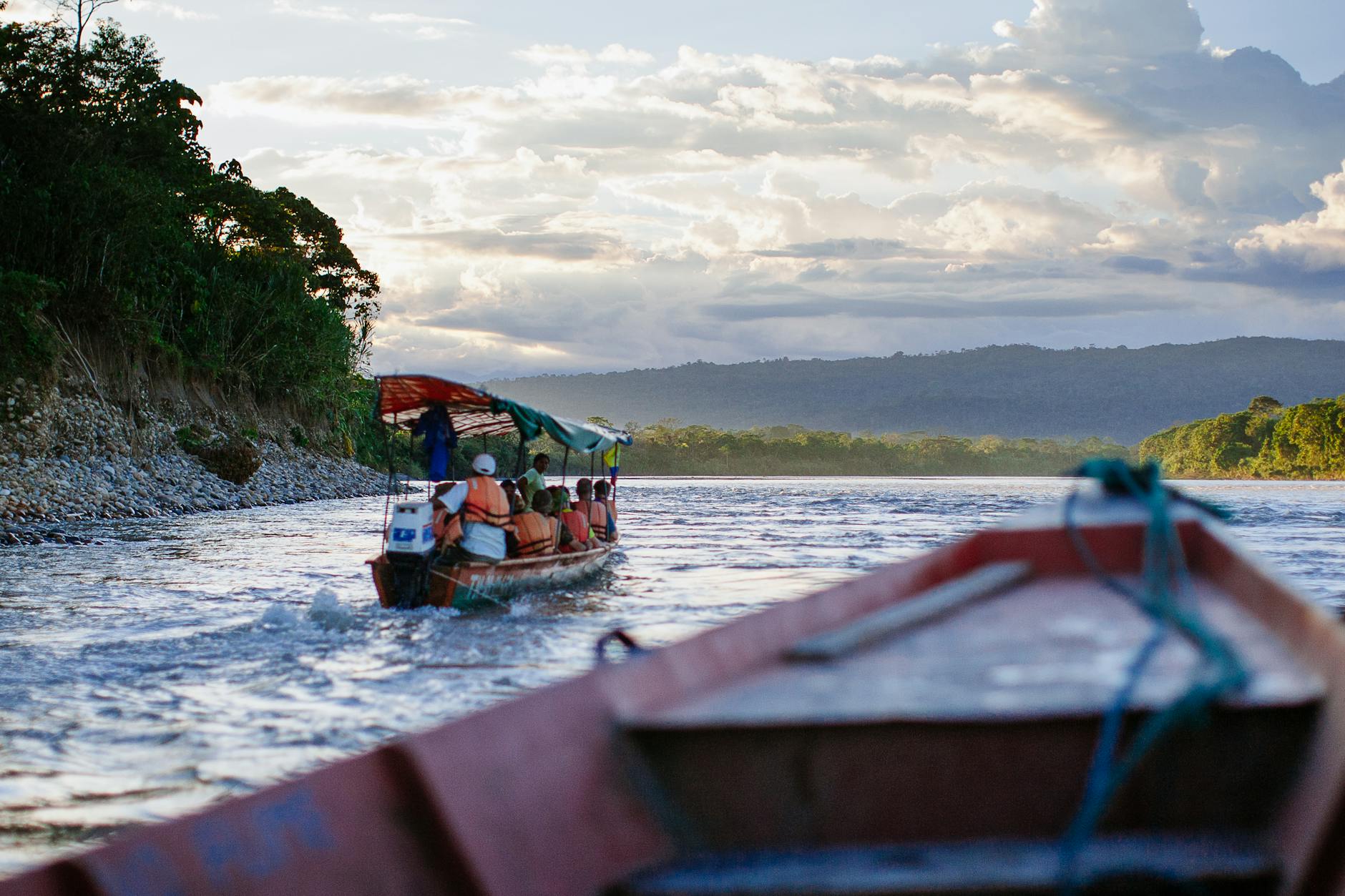 Casas de colores del pequeño pueblo de Tortuguero junto a los canales de Costa Rica